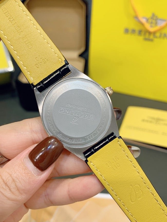 top-tier replicaBreitlinghigh-quality replica ladies gold plate black belt full automatic movement Nanhai capsule series leather strap watch back cover picture