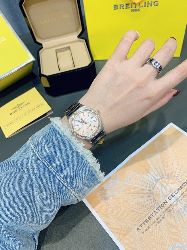 top-tier replicaBreitlinghigh-quality replica ladies gold plate black belt full automatic movement Nanhai capsule series leather strap watch front view