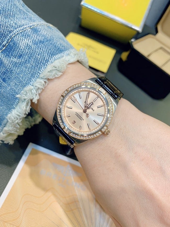 top-tier replicaBreitlinghigh-quality replica ladies gold plate black belt full automatic movement Nanhai capsule series leather strap watch front view