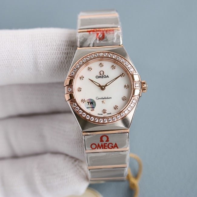 TW factory top-tier replicaOmegasuper clonequartz women's white dialsteel bracelet constellation series watch front view