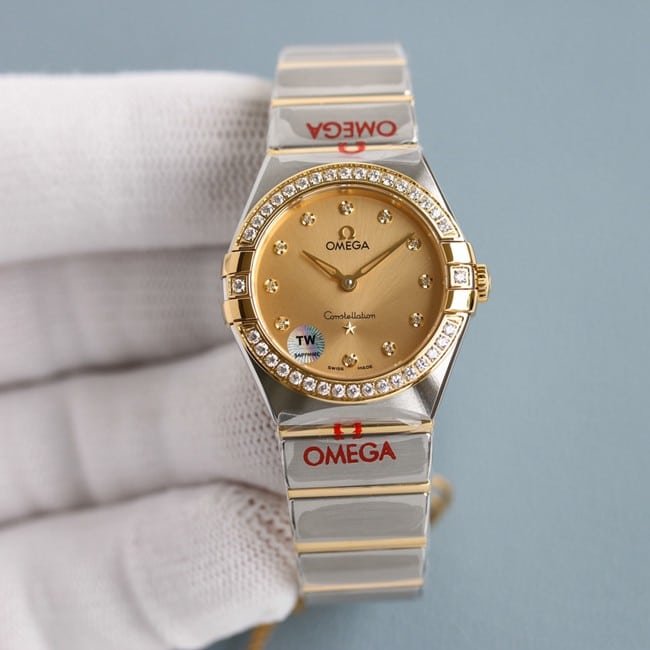 TW Factory feminino Omega Constellation 28 mm quartzo 1: 1 super clone com movimento suíço original - mostrador champanhe aço dourado 131.25.28.60.58.001 — luxury replica watch guide | Watch Replica Expert
