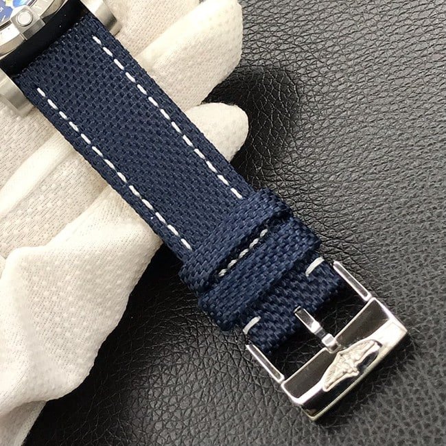 top-tier replicaBreitlinghigh-quality replica men's blue dial nylon strap Avengers chronograph fully automatic movement watch clasp picture