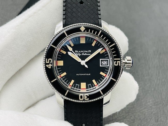 ZF Factory Blancpain masculino Fifty Fathoms 1:1 réplica de relógio superior com mostrador preto, pulseira de borracha Barracuda, aço inoxidável 316L, modelo 5008B-1130-B52A — luxury replica watch guide | Watch Replica Expert