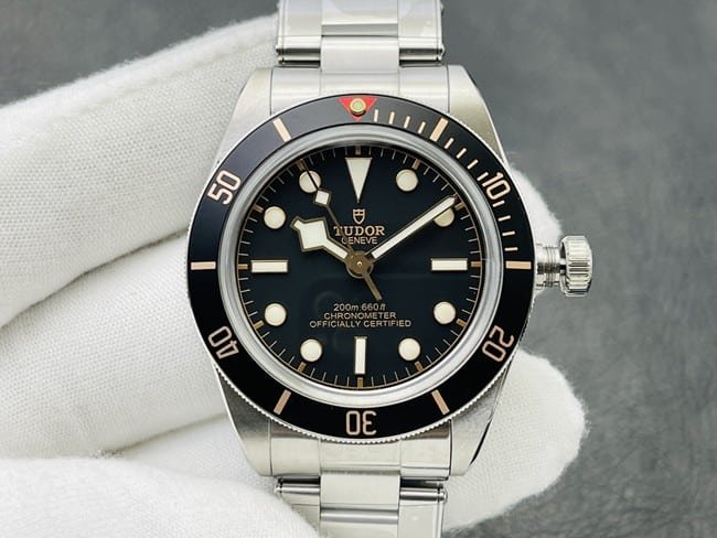 ZF Factory Tudor Biwan Super Clone-Herrenuhr mit schwarzem Zifferblatt und Stahlarmband, schlankeres Gehäuse mit präzise restauriertem 20-mm-Anstoßabstand M79030N-0001 — luxury replica watch guide | Watch Replica Expert