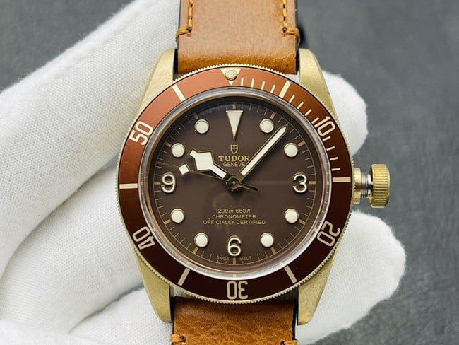 ZF Tudor Black Bay M79250BM-0005 Herren-Bivouac-Top-Replikuhr mit dunkelbraunem Zifferblatt, Aluminium-Bronze-Band 43 mm — luxury replica watch guide | Watch Replica Expert