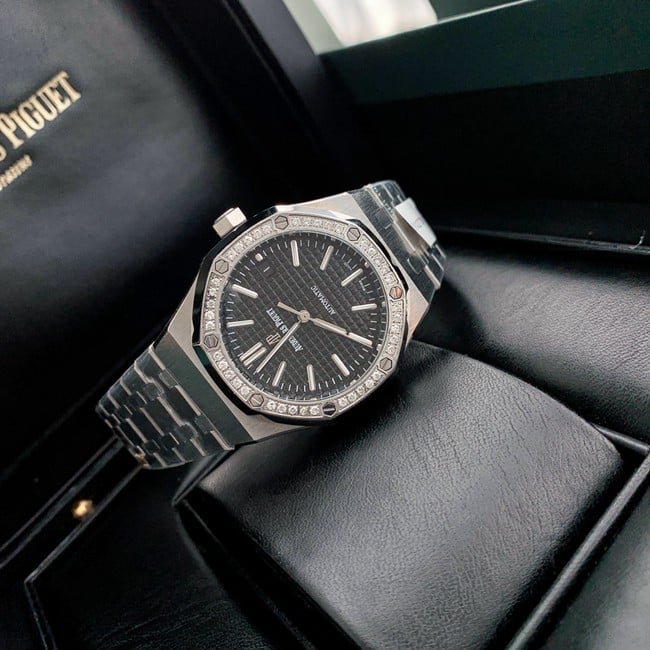 top-tier real diamond replicaAudemars PiguetRoyal Oak37MMblack dial women's watch front view