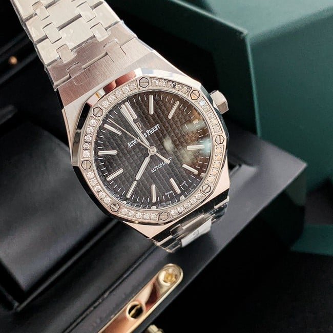 top-tier real diamond replicaAudemars PiguetRoyal Oak37MMblack dial women's watch front view