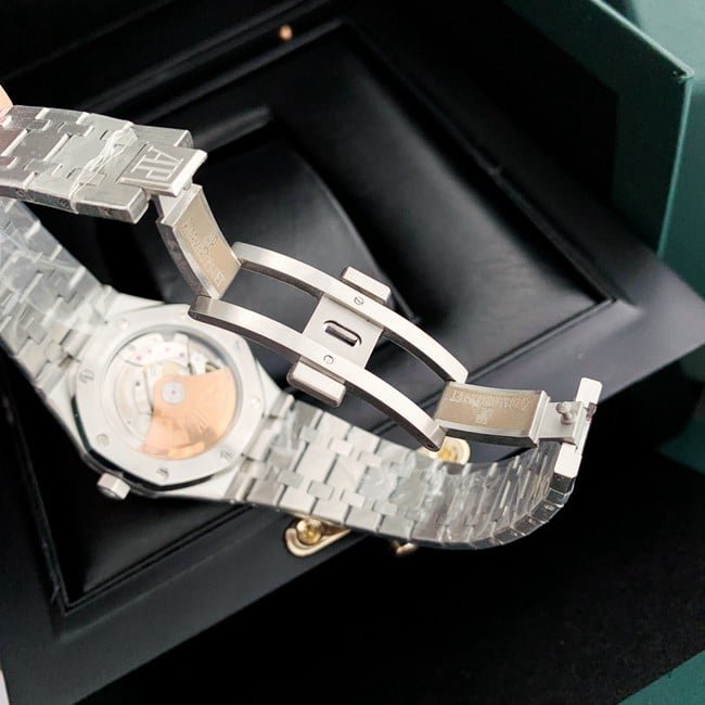 top-tier real diamond replicaAudemars PiguetRoyal Oak37MMblack dial women's watch clasp picture