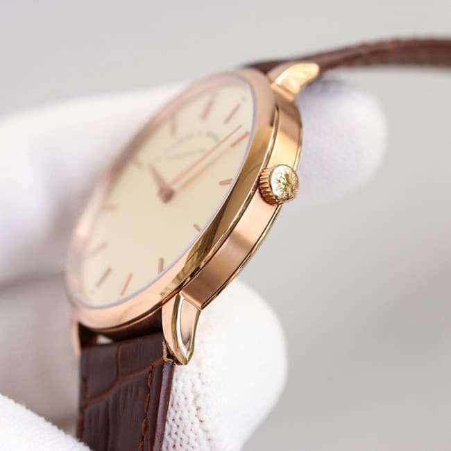 top-tier replica Lange SAXONIA series two-hand rose gold color steel case side view