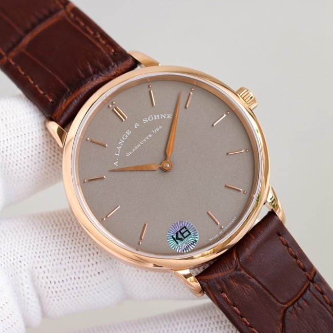 top-tier replica Lange SAXONIA series two-hand rose gold steel case front view