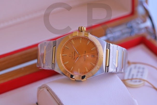 top-tier replica watch Omega fifth generation constellation series gold plate silver steel bracelet men's watch front view
