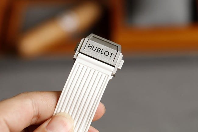 top-tier replica watch HublotBIG BANG series 411.NM.1170.RX white shell black dial jewelry watch clasp picture