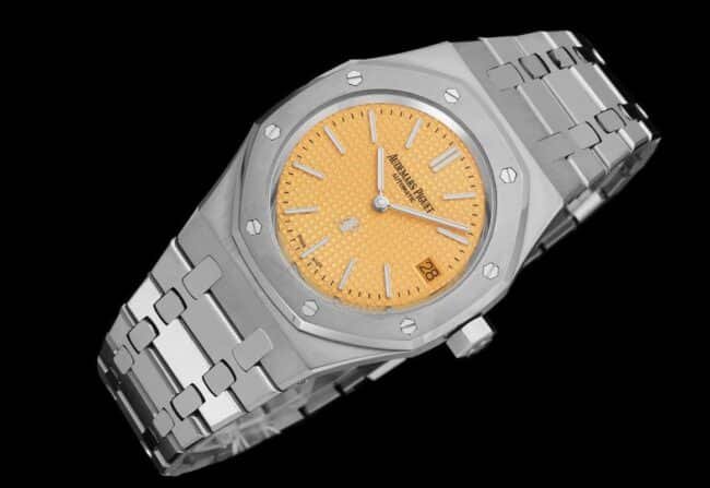 top-tier replica watch Audemars PiguetRoyal Oak15202 two-hand mechanical movement white steel yellow bottom men's watch front view