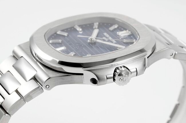 top-tier replica watch Patek Philippe Nautilus 40th anniversary white steel blue bottom men's mechanical watch side view