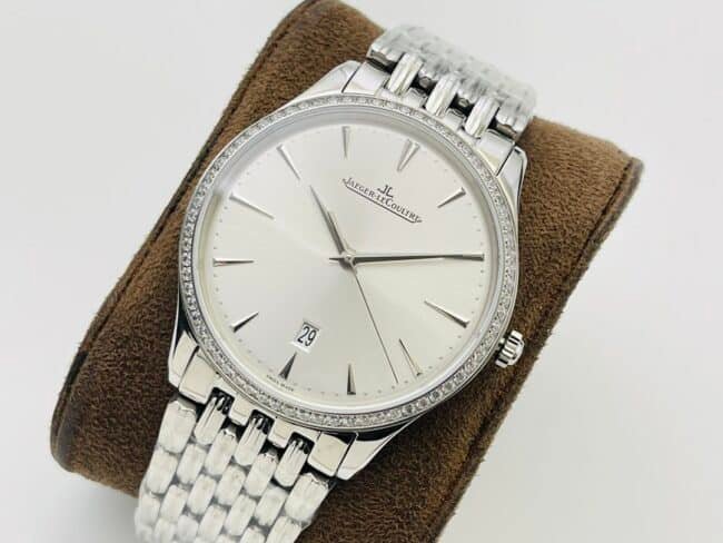 top-tier replica watch Jaeger-LeCoultre ultra-thin master series white steel white bottom men's watch front view