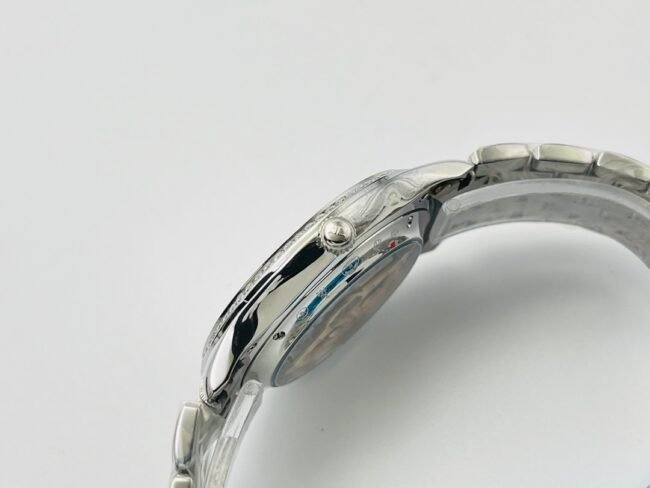 top-tier replica watch Jaeger-LeCoultre ultra-thin master series white steel white bottom men's watch side view