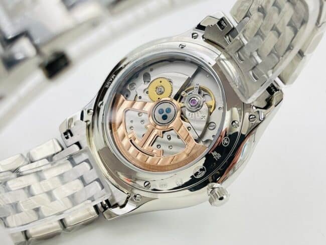 top-tier replica watch Jaeger-LeCoultre ultra-thin master series white steel white bottom men's watch movement picture