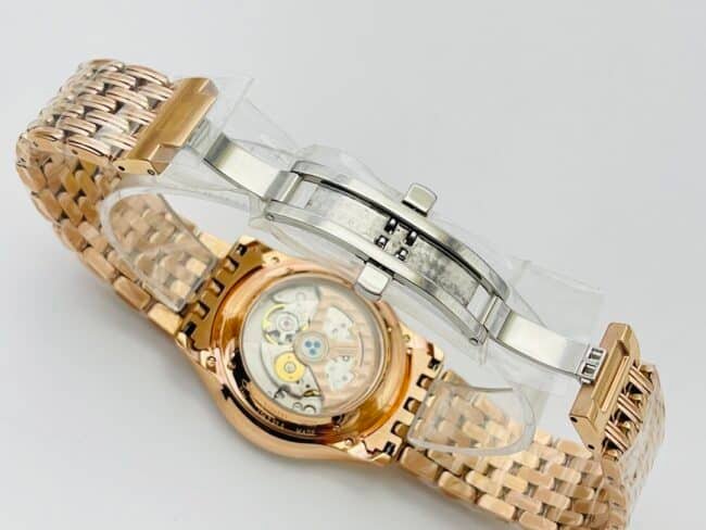 top-tier replica watch Jaeger-LeCoultre 18k gold men's watch ultra-thin master series clasp picture