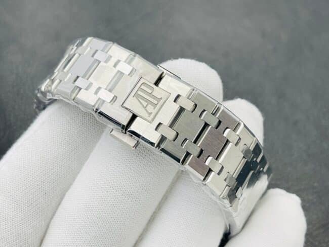 top-tier replica watch Audemars PiguetRoyal Oak15500V2 version white steel black bottom men's watch strength interpretation of the defending steel king bracelet picture