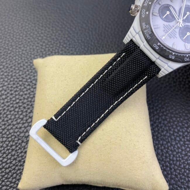 top-tier replica watch Rolex Daytona carbon fiber white Carbon Di customized black dial white bottom men's watch clasp picture
