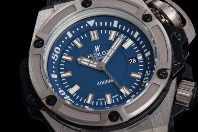 top-tier replica watch Hublot HUBLOTtitanium case king supreme lumeblue dial1400automatic men's mechanical watch front view