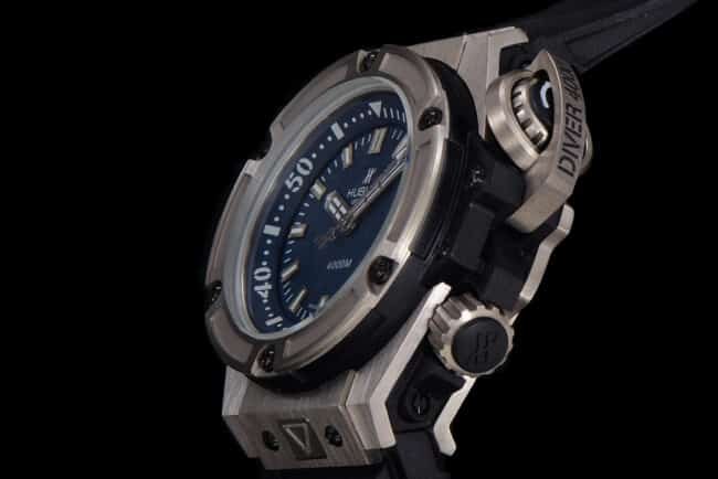 top-tier replica watch Hublot HUBLOTtitanium case king supreme lumeblue dial1400automatic men's mechanical watch side view