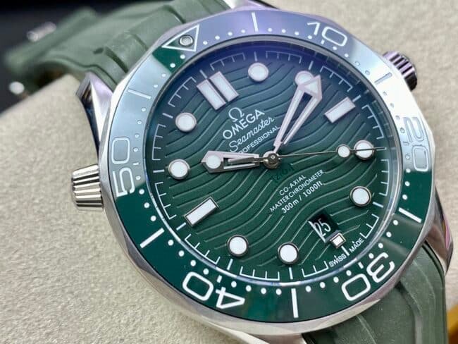 Omega 2022 Latest Seamaster 300 Dual-T Black-Green Dial Men's Mechanical Watch Front View