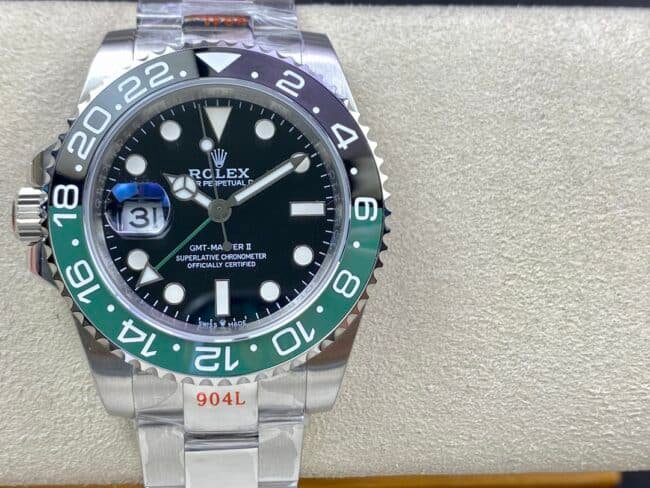 top-tier replicaRolex snow rose ring left-handed GMT-Master series GMT men's mechanical watch front view