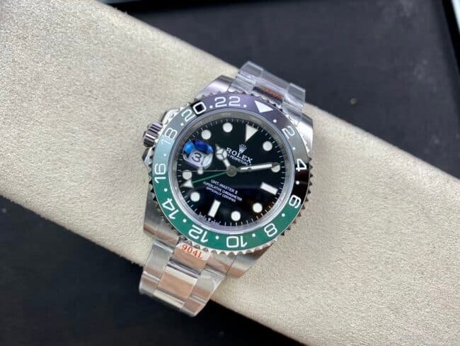 top-tier replicaRolex snow rose ring left-handed GMT-Master series GMT men's mechanical watch front view