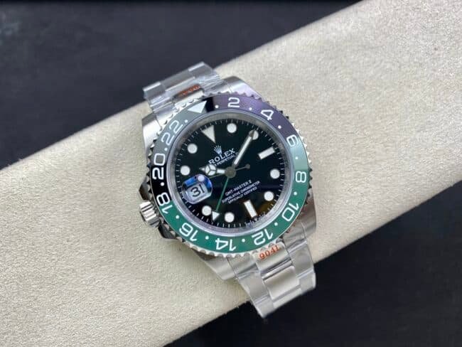 top-tier replicaRolex snow rose ring left-handed GMT-Master series GMT men's mechanical watch front view