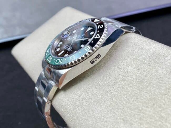 top-tier replicaRolex snow rose ring left-handed GMT-Master series GMT men's mechanical watch side view