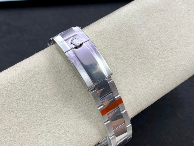top-tier replicaRolex snow rose ring left-handed GMT-Master series GMT men's mechanical watch clasp picture