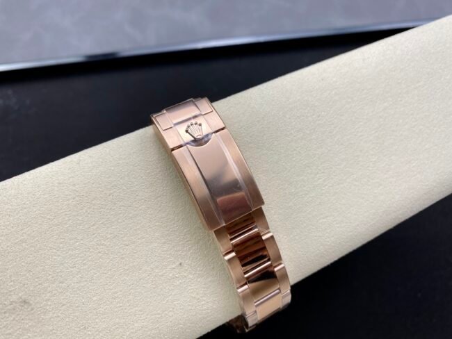 top-tier replicaBTRolex full rose goldDaytona4130 men's watch clasp picture