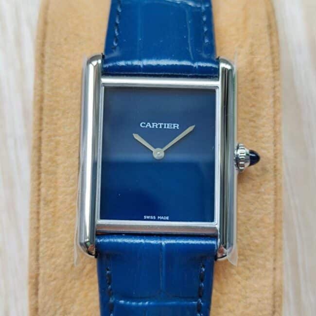 Cartier WSTA0055 Tank feminino relógio de quartzo com mostrador azul e cristal de safira - 1: 1 Super A Réplica em um estilo elegante — luxury replica watch guide | Watch Replica Expert