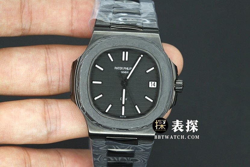 Patek Philippe DiW Patek Philippe Nautilus-estilo fibra de carbono esportivo elegante relógio de imitação Super A, mostrador preto, ponteiros brancos, pulseira de aço — detailed review and buying guide | Watch Replica Expert
