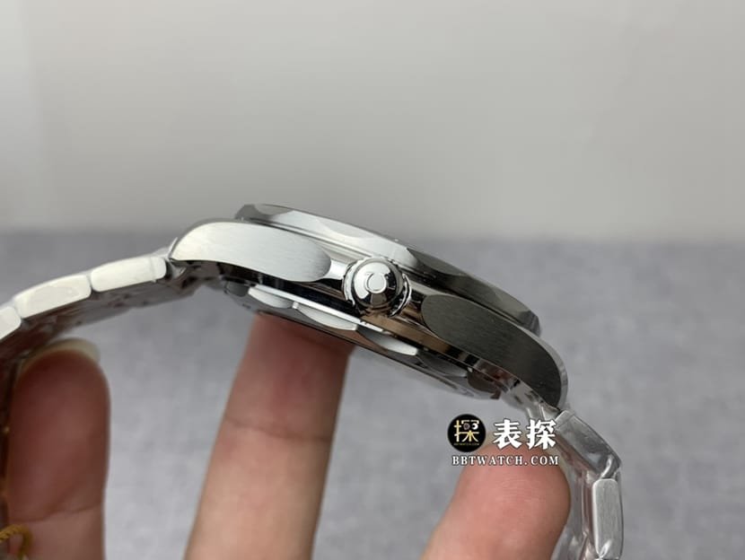 OR factory OmegaSeamastertop-tier replica watch men's black dial laser engraved barrel pattern steel bracelet model pictures and prices side live photo