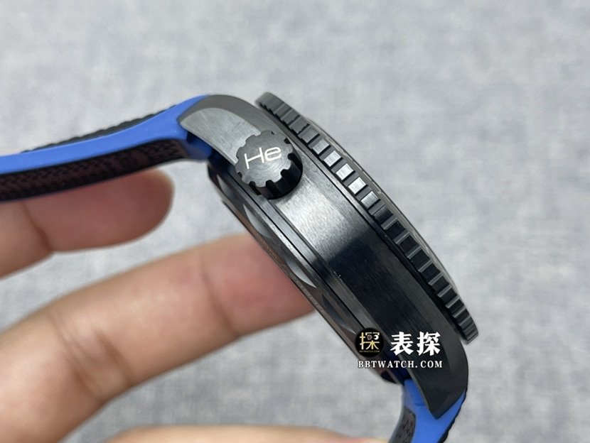 VS FactoryOmegaSeamastertop-tier 1:1super clone watch men's black dial deep sea black rubber model pictures and prices side live photo