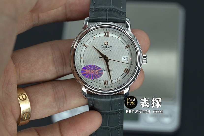 MKS factory Omega MKS Omega Montre pour homme Butterfly Fly 1:1 avec apparence fine et élégante, cadran gris argenté, aiguilles et bracelet dorés — luxury replica watch guide | Watch Replica Expert