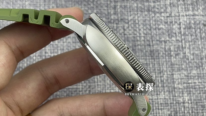 VS FactoryPanerai sneak PAM01226super clone watch men's white dial rubber model picture and price side live photo