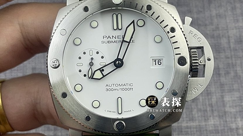 VS FactoryPanerai sneak PAM01226super clone watch men's white dial rubber model picture and price front live photo