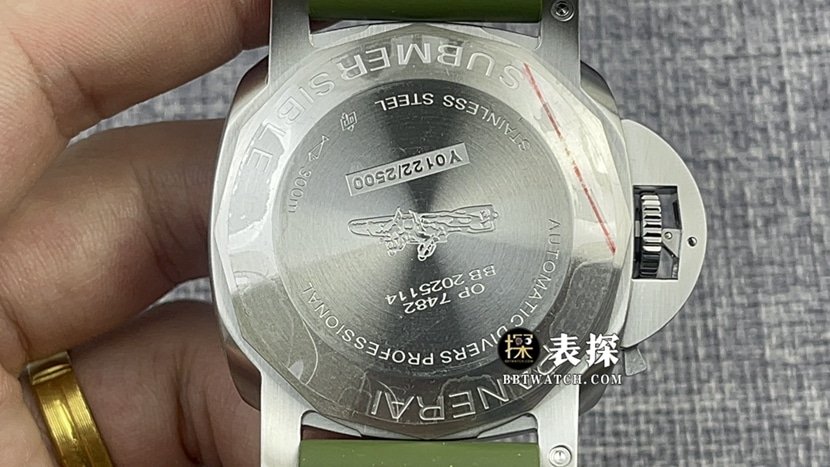 VS FactoryPanerai sneak PAM01226super clone watch men's white dial rubber model picture and price caseback live photo