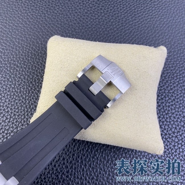 APSAudemars Piguetblack dialRoyal Oaktop-tier replica15710 watch_price_picture_quality clasp