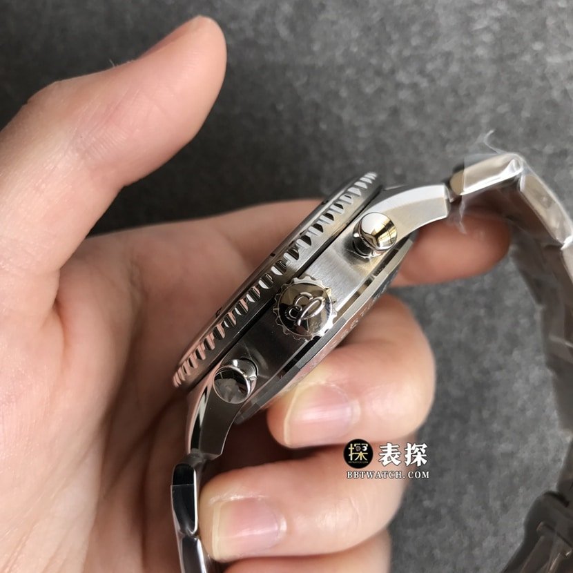 BL factory Breitling Legend Aviation top-tier replica watch men's silver panda disc steel bracelet model pictures and prices side live photo
