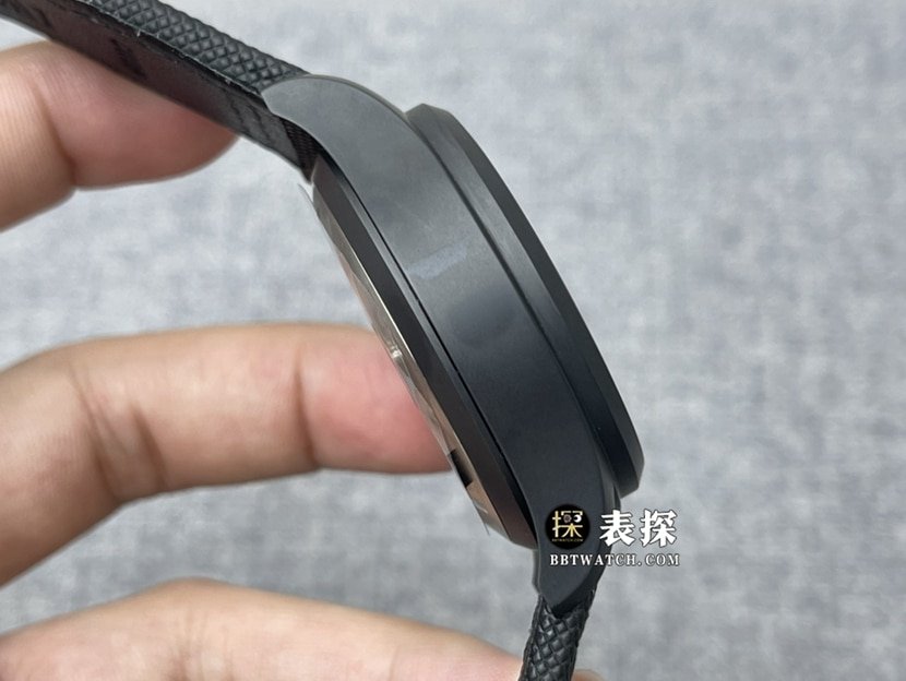 ZF FactoryIWC watch flight IW389001top-tier replica watch men's black dialleather strap model pictures and prices side live photo