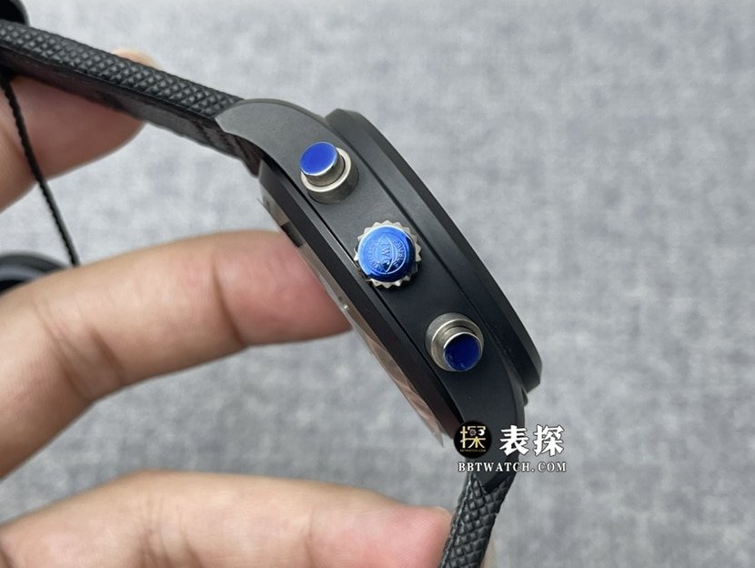 ZF FactoryIWC watch flight IW389001top-tier replica watch men's black dialleather strap model pictures and prices side live photo