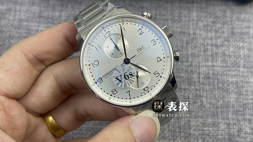 V6S Factory Réplique de montre portugaise IW371617 pour hommes, cadran panda blanc argenté, bracelet en acier et mouvement chronographe interne 69355 IW371617 — luxury replica watch guide | Watch Replica Expert