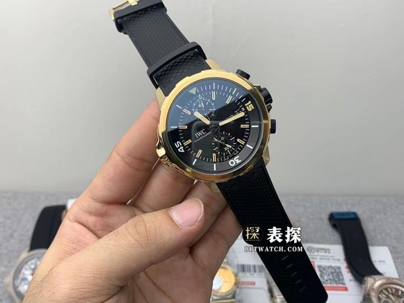 V6 Factory IWC Aquatimer IW379503 Herren-Replikuhr mit schwarzem Panda-Chronograph und Bronzegehäuse und Kautschukarmband — detailed review and buying guide | Watch Replica Expert