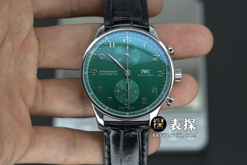 ZF IWC Portugieser Chronograph IW371615 Herren-Replikuhr, grünes Zifferblatt, abgerundete Skala, silberne Nadel, Gürtelmodell — detailed review and buying guide | Watch Replica Expert