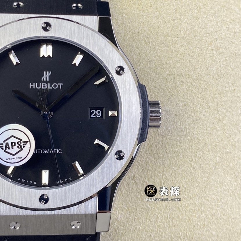 APS Classic Fusion Hublot1:1replica watch satin black sun pattern disc rubber model 565.NX.1470.RX front view