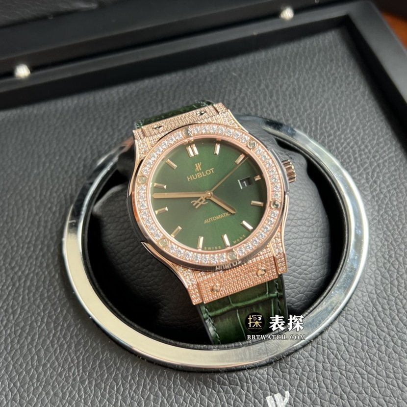 Hublot Classic Fusion 42 mm 1:1 Super Clone Uhren mit grünem Sunburst-Diamant-Zifferblatt und Armband — detailed review and buying guide | Watch Replica Expert
